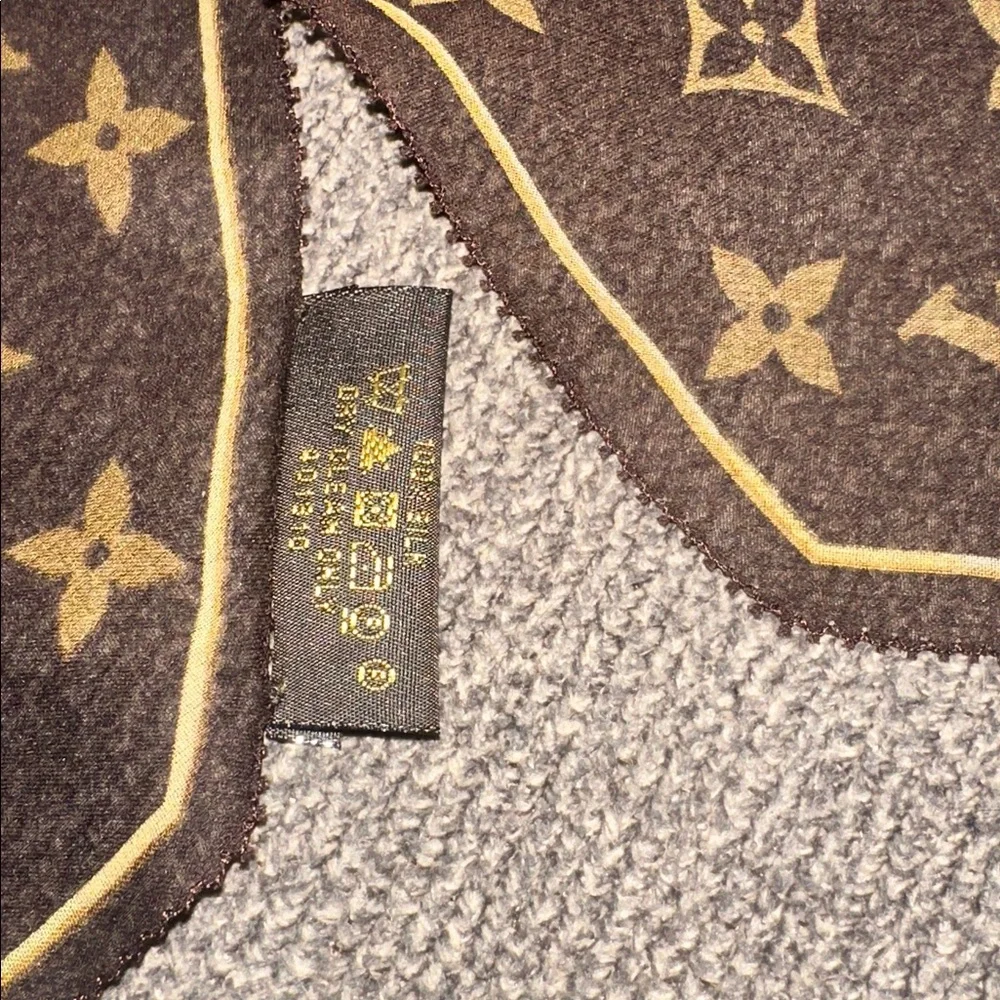 Louis Vuitton Brown & Tan Monogram Leopard Silk Scarf Wrap - Picture 4 of 8